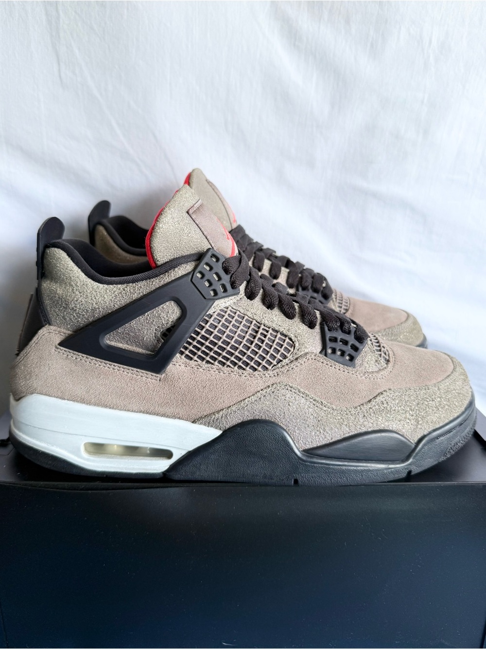 AUTHENTIC Jordan 4 Retro Taupe Haze size 10 DB0732-200 2021 PRE-OWNED
